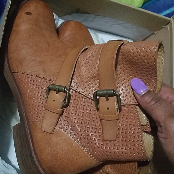 Ankle booties..SAND IS THE COLPR - Picture 7 of 8